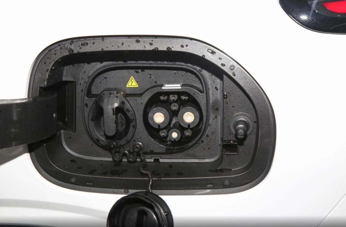 售價6.98萬起,定位純電小型車,入門續航310km,這車香不香?