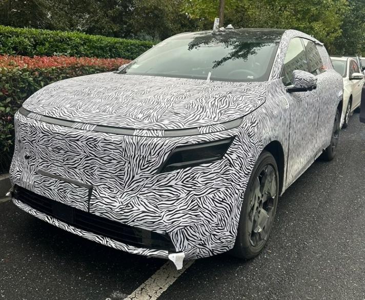 純電動(dòng)大六座,會(huì)用華為技術(shù)嗎?疑似日產(chǎn)N8諜照曝光 圖片