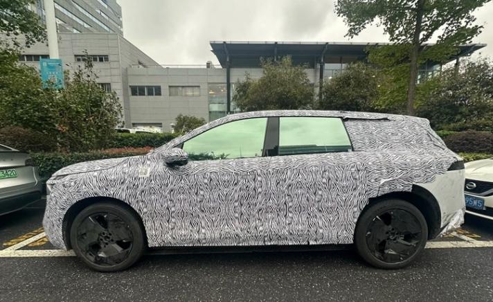 純電動(dòng)大六座,會(huì)用華為技術(shù)嗎?疑似日產(chǎn)N8諜照曝光 圖片