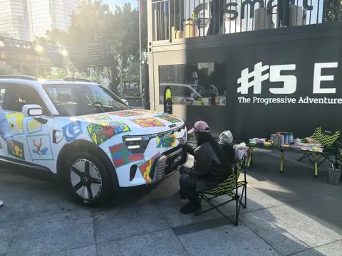 smart #3 Keith Haring聯(lián)名版廣州亮相,限量千臺明年1月發(fā)售