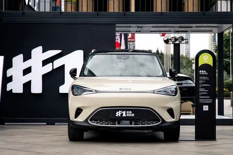 smart #3 Keith Haring聯(lián)名版廣州亮相,限量千臺明年1月發(fā)售