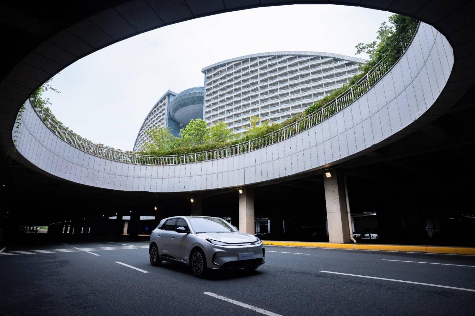 舒適性PK:極狐T1和吉利星愿誰更懂家庭需求