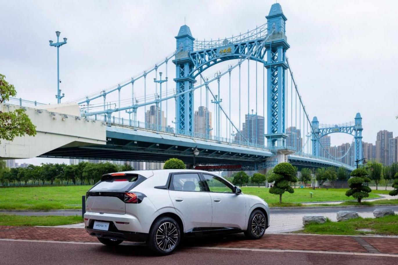 舒適性PK:極狐T1和吉利星愿誰更懂家庭需求